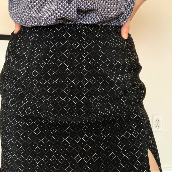 One of a kind mini black skirt 🌸 Made in Canada - Picture 5 of 14